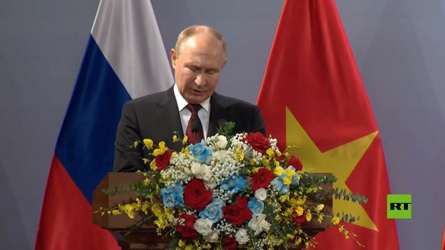 الرئيس بوتين يخاطب خريجي الجامعات الروسية والسوفيتية في هانوي