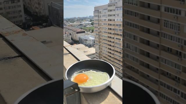 В Краснодаре настолько жарко, что люди жарят яичницу на балконах.