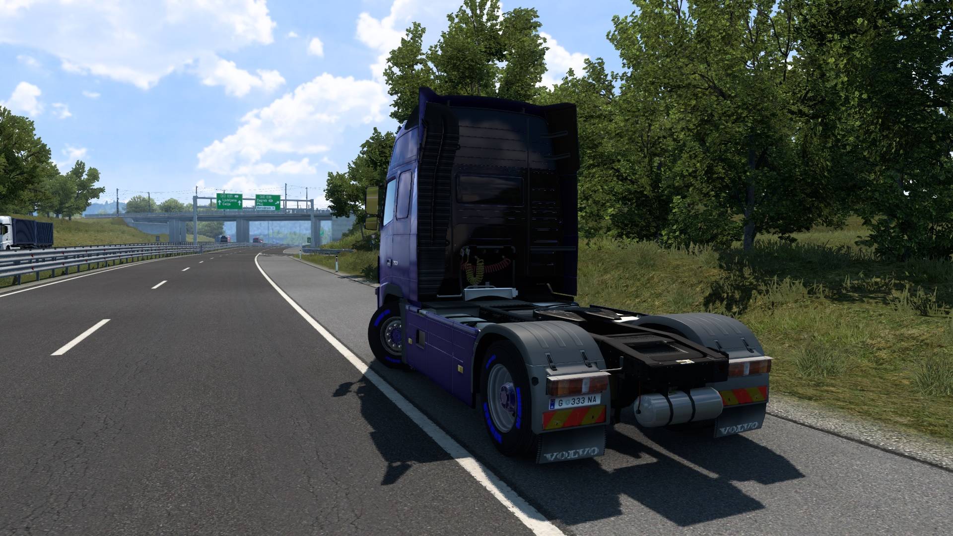 Euro Truck Simulator 2 (нанял челиков 250, куда теперь сливать заработанное)