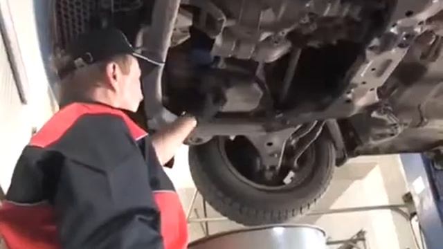 Как часто необходимо менять моторное масло в двигателе?
