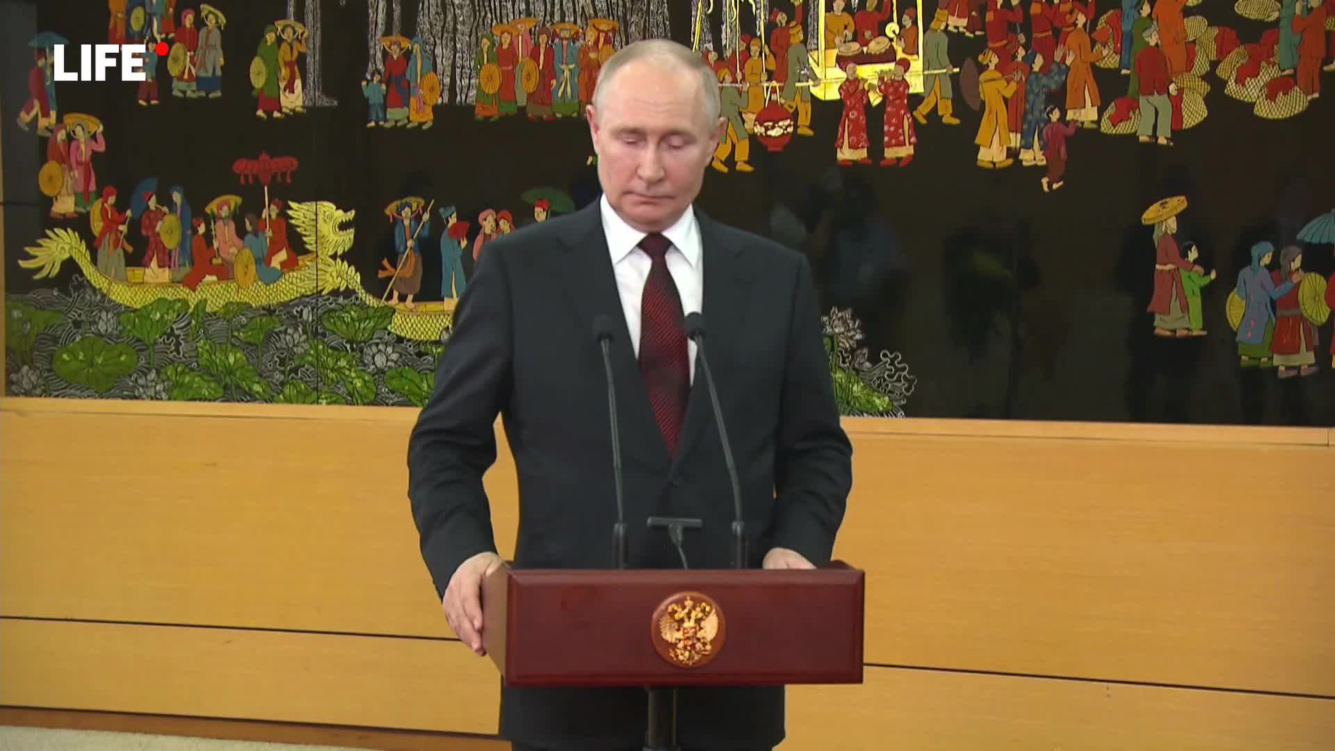 Путин даёт пресс-конференцию по итогам визита в КНДР и Вьетнам