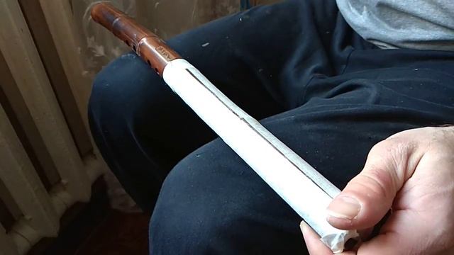 Починка трещины на флейте из бамбука.