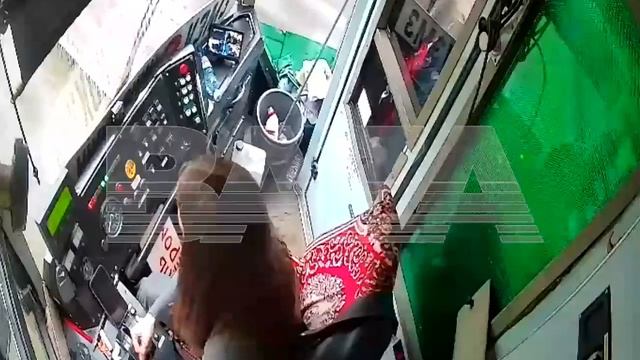 чёткое видео из кабины водителя трамвая в Кемерове. 6 июня в Кемерове столкнулись два трамвая, пред