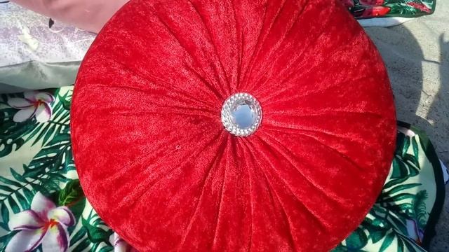 Велюровые диванные подушки. Видеообзор..