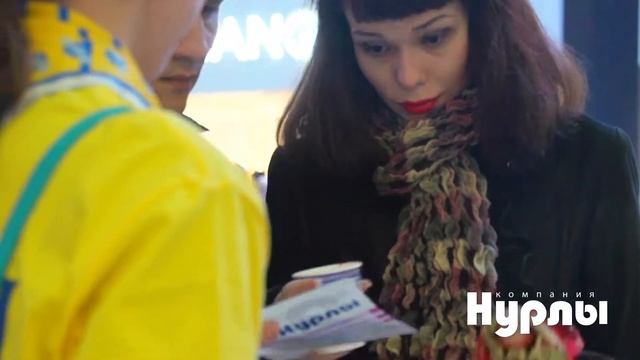 Компания Нурлы на праздновании Дня Республики в ТЦ Мега