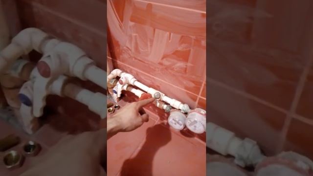 Как паять трубы, если краны не перекрывают воду!