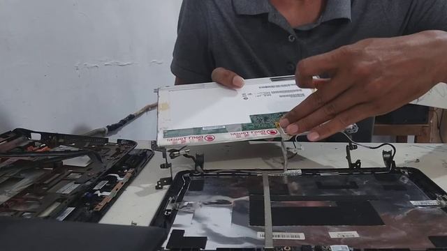 Cara bongkar layar LCD HP Mini 110