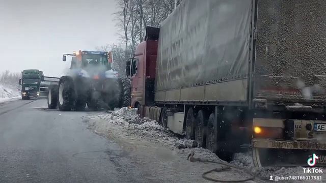 Фура застряла - трактор не вывозит
