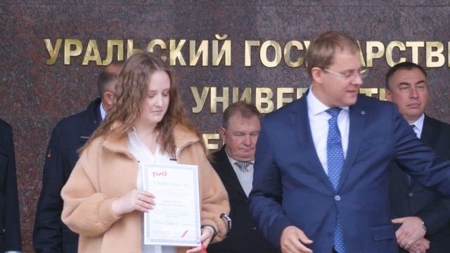 Руководитель холдинга ОАО «РЖД» и начальник СвЖД поздравили студентов с Днём знаний