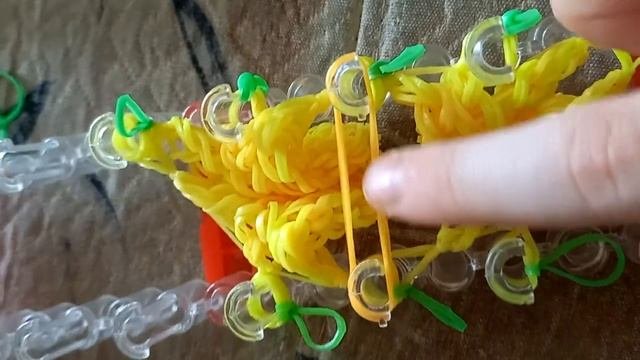 Видео урок как сплести из резиночек 3D банан