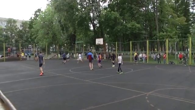 Игры по мини-футболу: стартовал турнир среди команд микрорайонов города