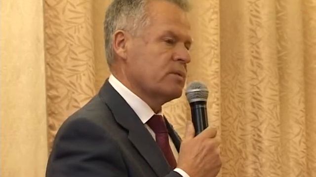 Пятьдесят юных спасателей.