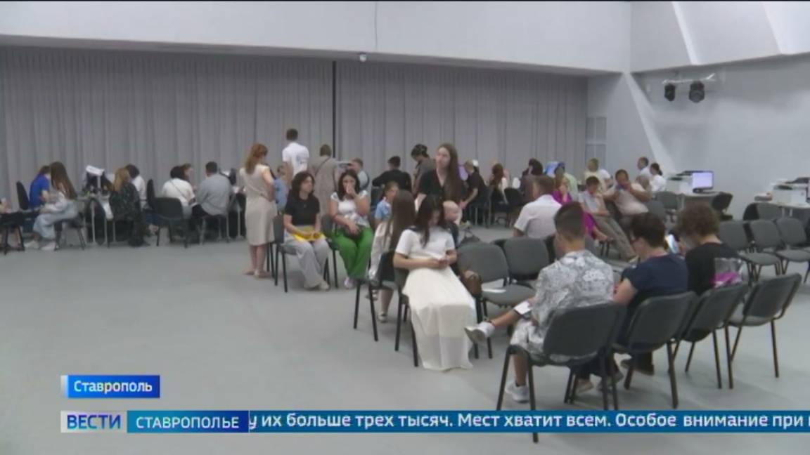 Ставропольские выпускники несут документы в вузы