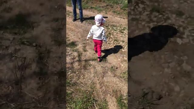 Поля и Соня приехали на дачу!