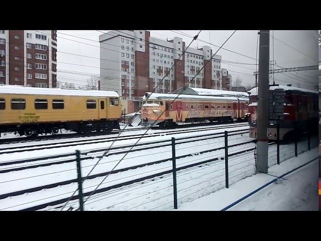 Электропоезд ЭР 2 (кругломордый) на станции Шарташ