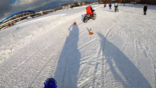 На шипах по льду на мотоциклах в Крылатском / moto in the snow / ice racing
