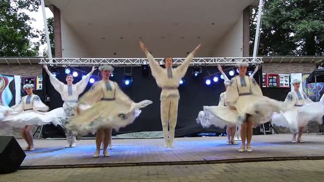 Belaya Rus' op Internationaal Dansfestival Eibergen 2014 ч1 #upskirt#белоруcский#танец