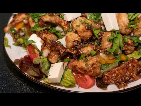 Теплый салат с курицей терияки. Полноценное блюдо и оригинальное угощение.