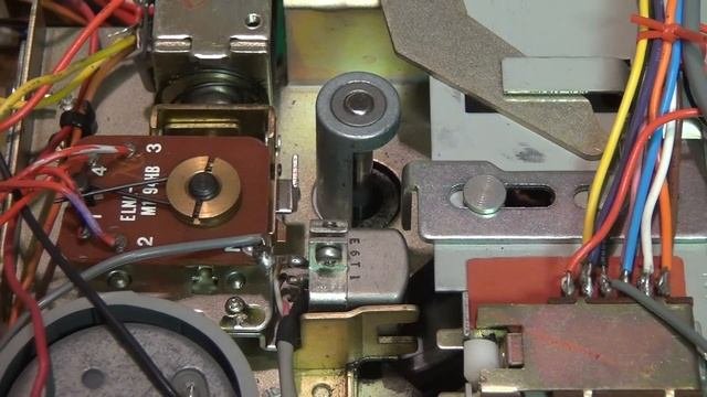 8-track  cassette in the same player? - 1976 Soundesign 4645B