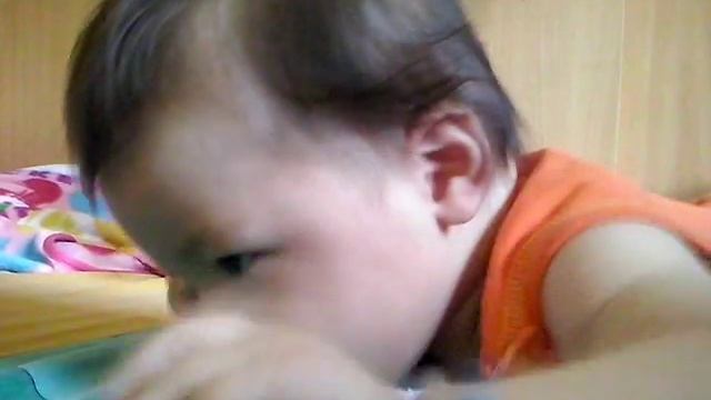 Сейджи начал сосать губы)))