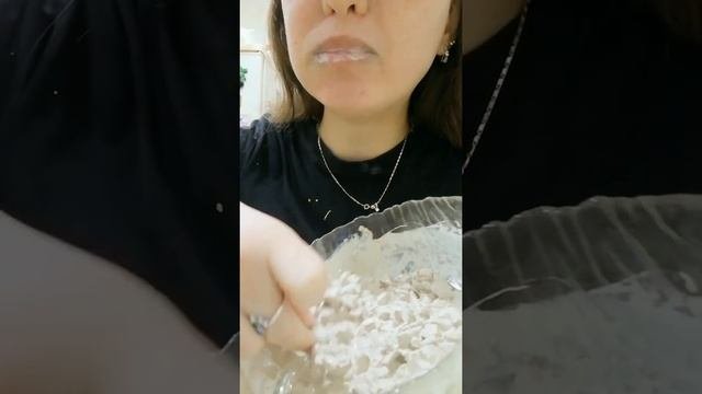 Грызу мел с меловой пастой крошка мела мел ложкой cranch chalk chalk pasta wet chalk ASMR