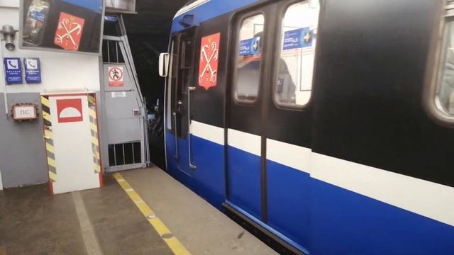 Отправление 81-722723724 Охта со станции Невский проспект