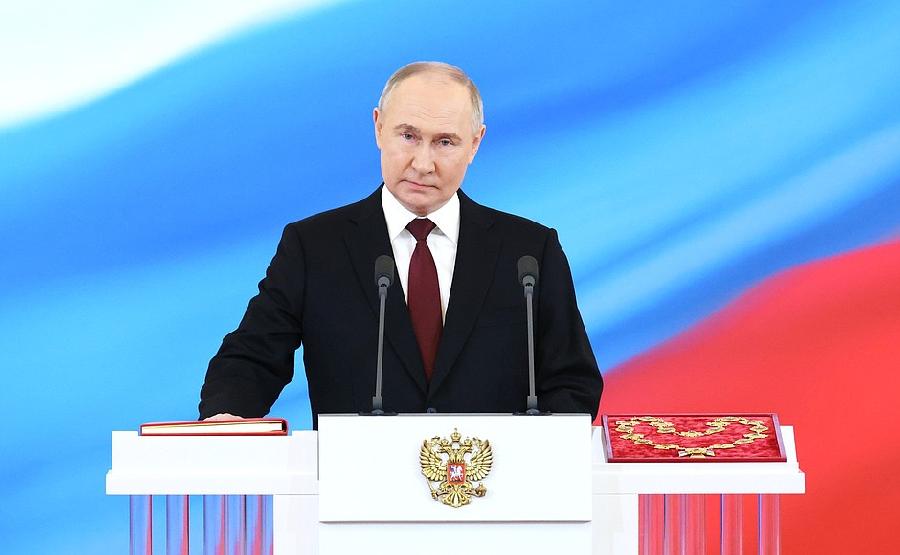 Сегодня Владимир Путин вступил в должность Президента России
