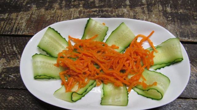 Салат из свежих овощей с морковью по-корейски и творогом