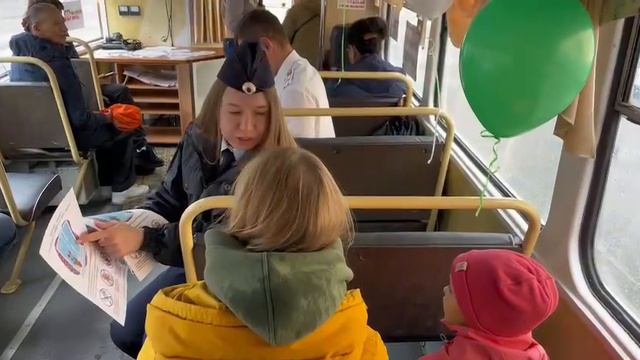 Необычный здоровый трамвай ездил по Екатеринбургу