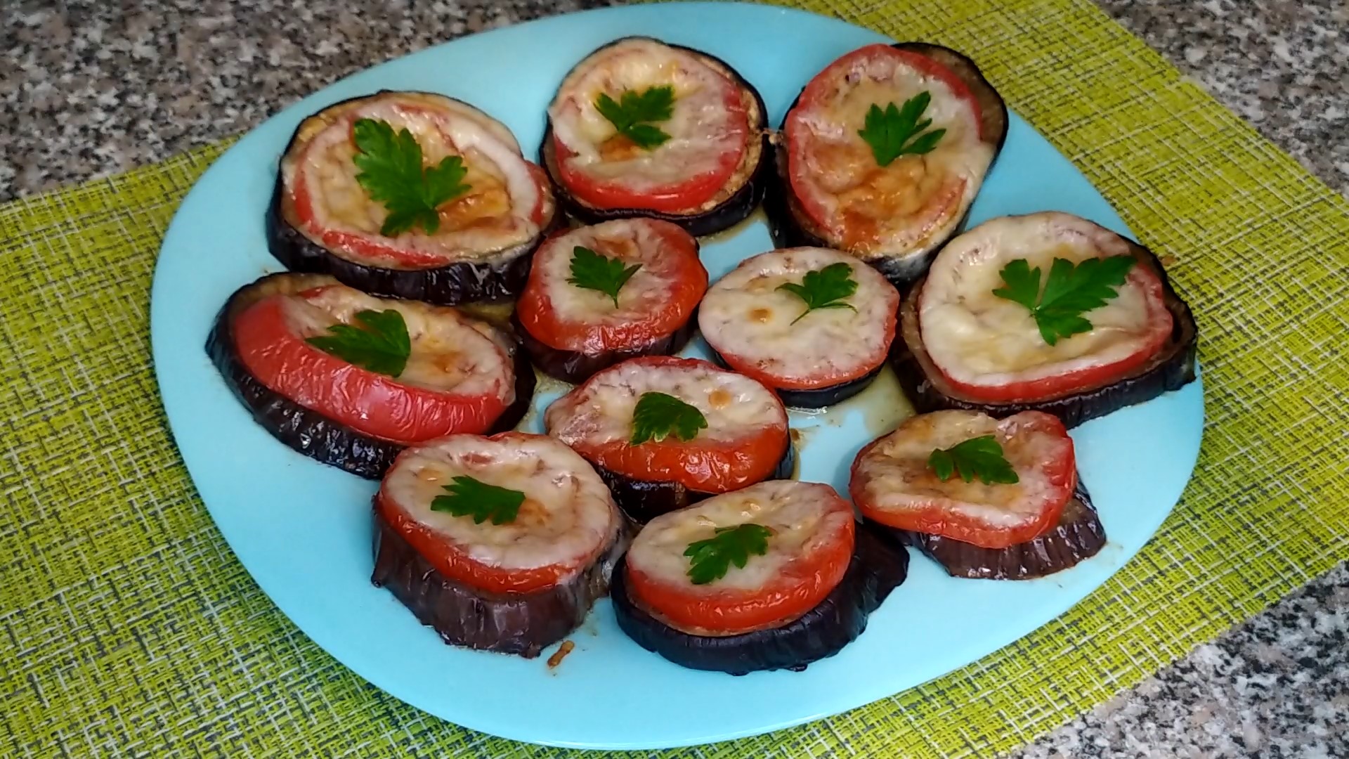 СУПЕР ВКУСНАЯ ЗАКУСКА из БАКЛАЖАНОВ!! ВСЕГДА МАЛО сколько не ПРИГОТОВИШЬ!!