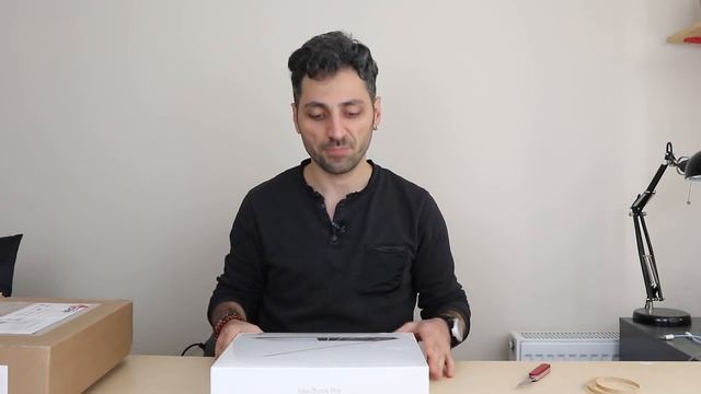 Yeni İş Ortağım: MacBook Pro Touch Bar - Kutu Açılışı