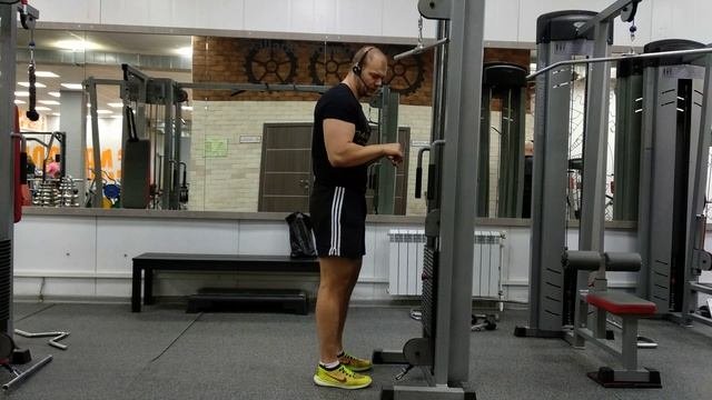 Разгибание рук с прямой ручкой в кроссовере.Индивидуальное составления программы тр. +79852258478