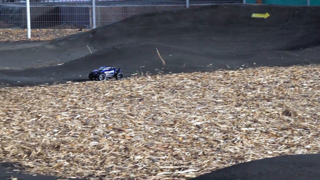 Remo Hobby MMAX RH1031 против Бронтозавра. Полный обзор, башинг, сравнение, гонки.