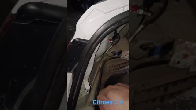 Замена лампочки заднего стоп сигнала Ситроен С4 #citroen #c4#французскийдляначинающих