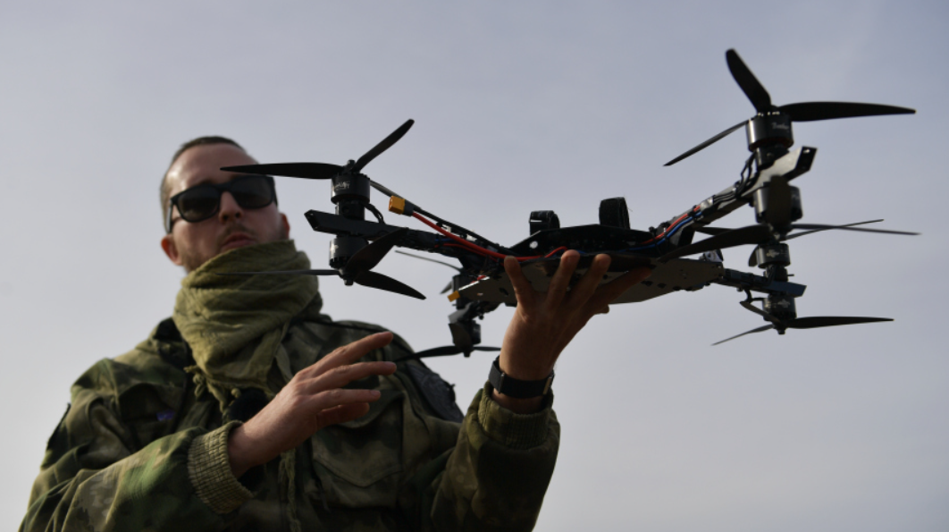 Появилось видео работы новейших FPV-дронов «Пиранья» в зоне СВО