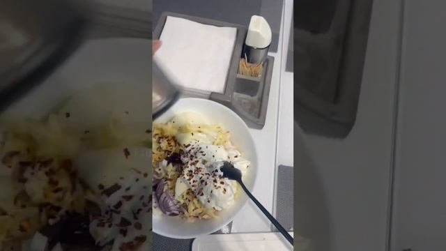Салат ешь и худей! Куриная грудка лук сыр греческий йогурт. Быстро просто и вкусно??