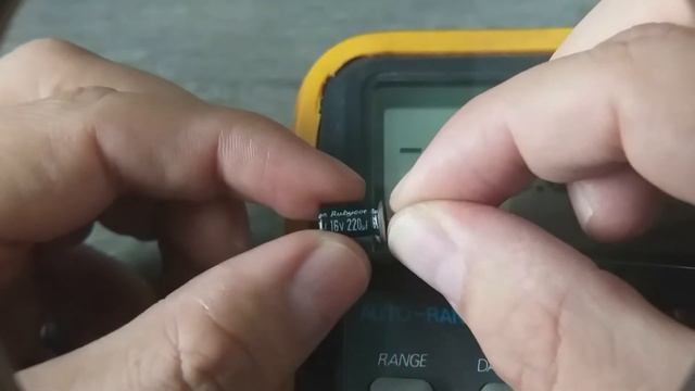 Cómo reconocer FALLAS en capacitores ELECTROLÍTICOS.