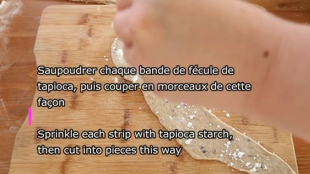 Mixer les oignons avec la farine pour un résultat incroyable et délicieux ! Vous serez heureux !