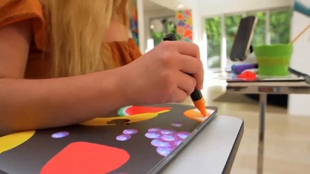 Zhc Suprised Bella Poarch With 20 Customised Macbook