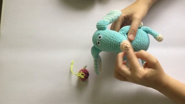 Видеообзор всех моих вязанных собачек и хрюшка-гремлин. Игрушки амигуруми.