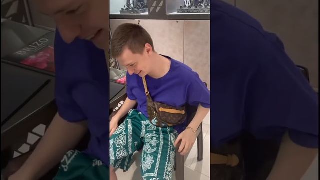 Мел купил золотую цепочку за 1,400,000₽