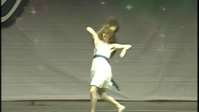 Crystal performing "Gardenia"