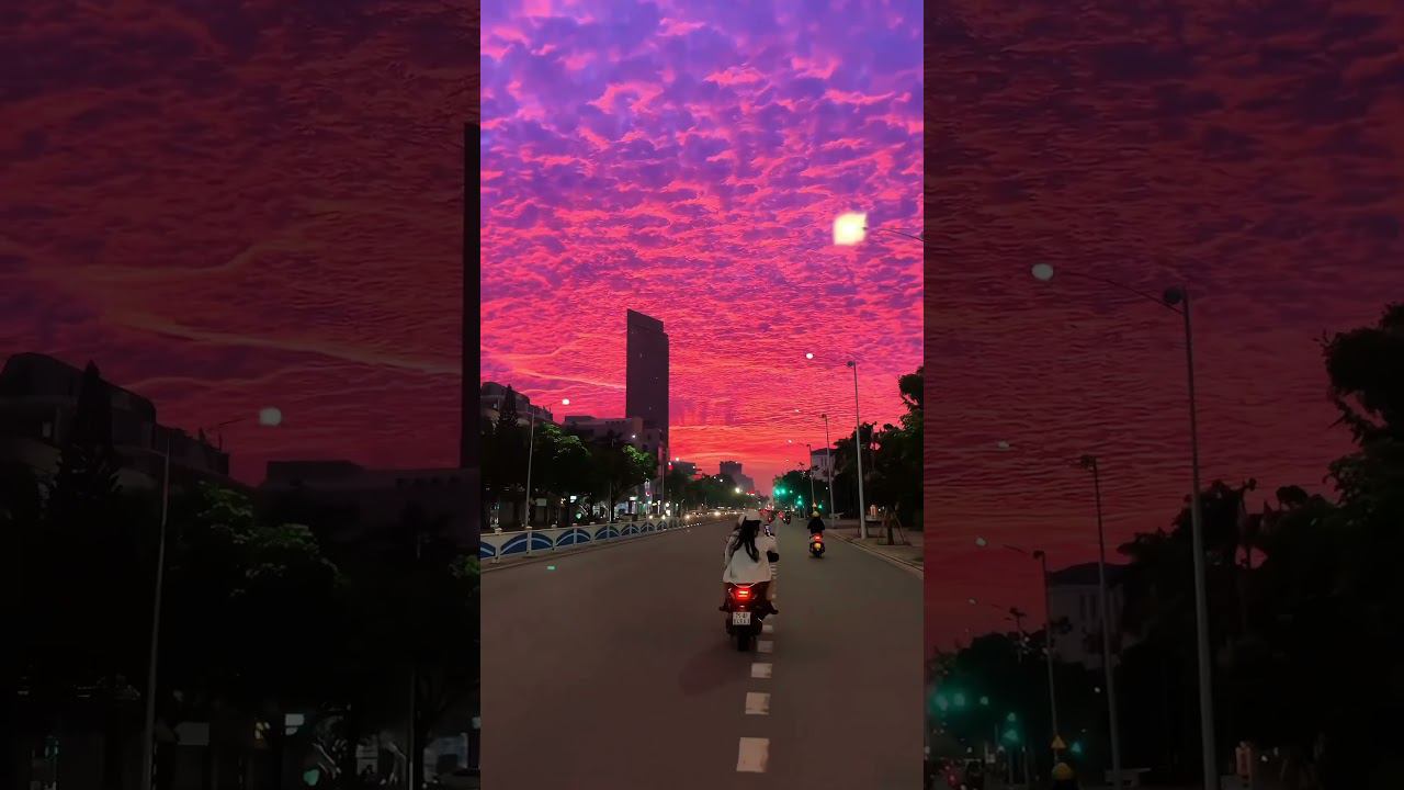 Самый красивый в мире закат! #sunset #закат #малиновыйзакат #облака #perfect #shortsvideo