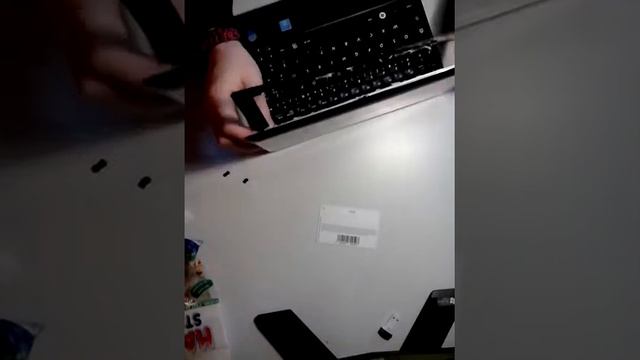 UNMOUNTING Samsung NC10 Screen