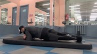 Боковые скручивания в планке на предплечьях.