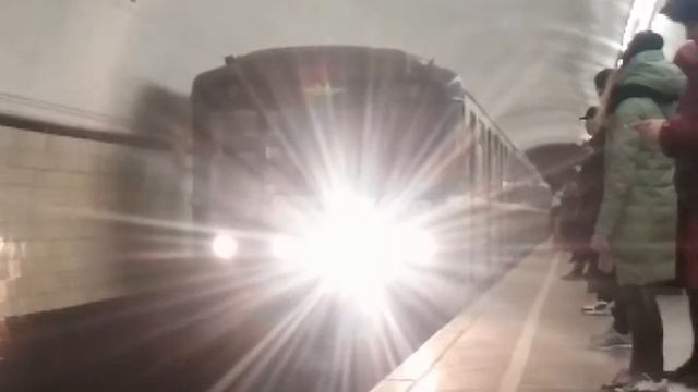 81-717/714.5М На станции Лубянка