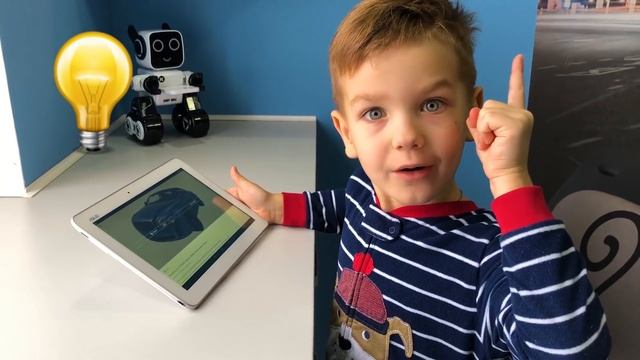 Достал машинку из планшета. Много больших машин по всему дому. Видео для детей.