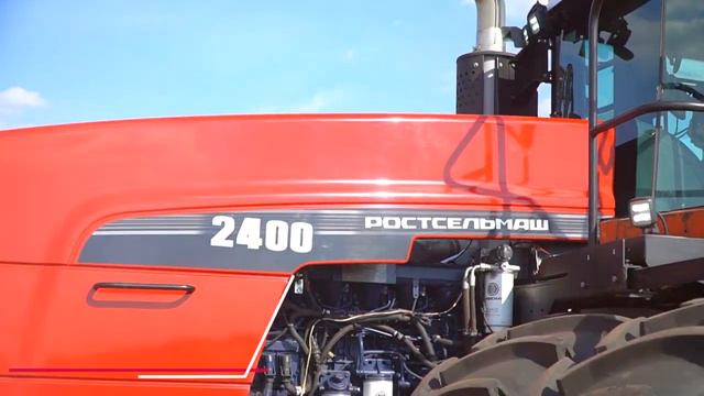 Трактор Ростсельмаш 2400 — энергонасыщенность и комфорт