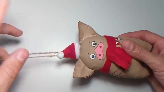Кофейная игрушка ручной работы Свинка в шапочке и шарфике (подарок на 2019 год)