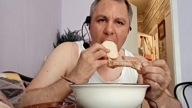 ASMR ИТИНГ. КУШАЮ ГОРОХОВЫЙ СУПЧИК С СВИНЫМИ РЁБРЫШКАМИ